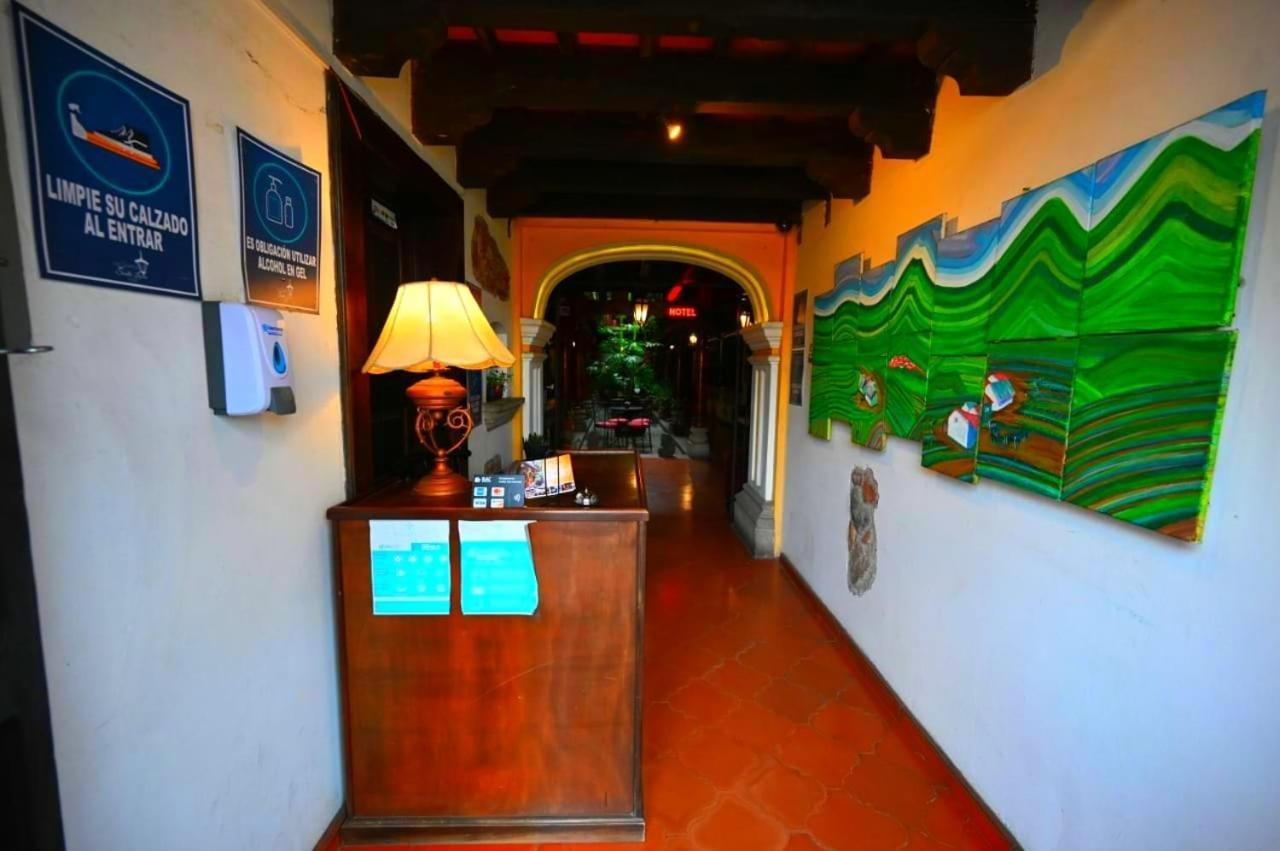 Отель La Quinta Santa Lucia Антигуа-Гватемала Экстерьер фото